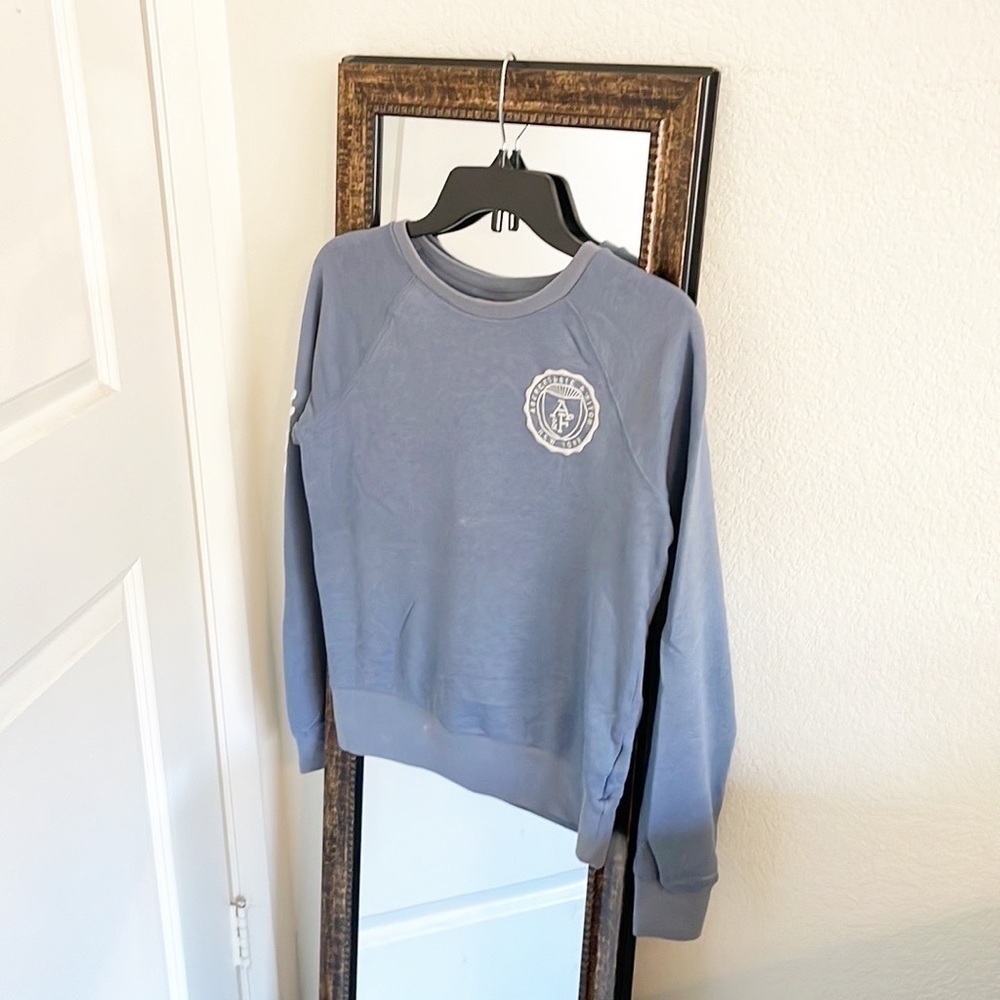 Abercrombie & Fitch New York blue pullover